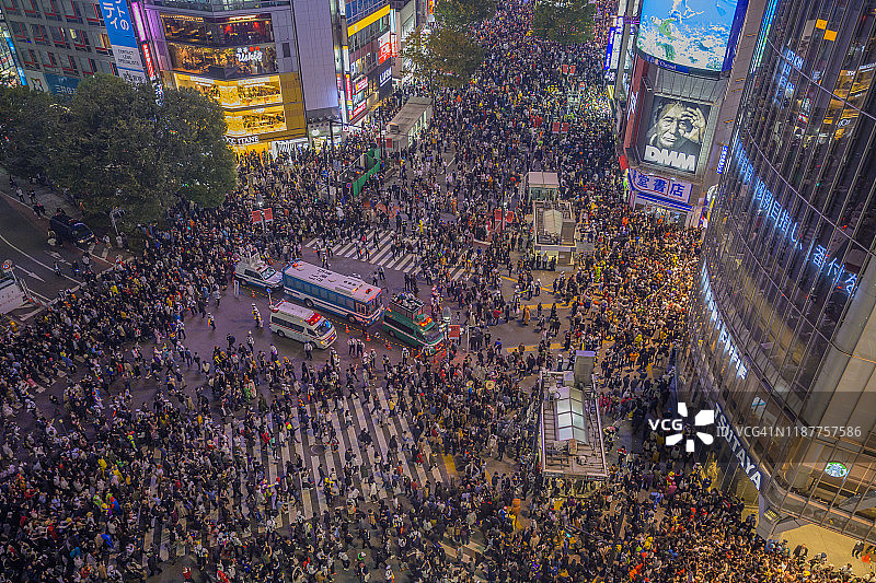 万圣节的涩谷十字路口图片素材