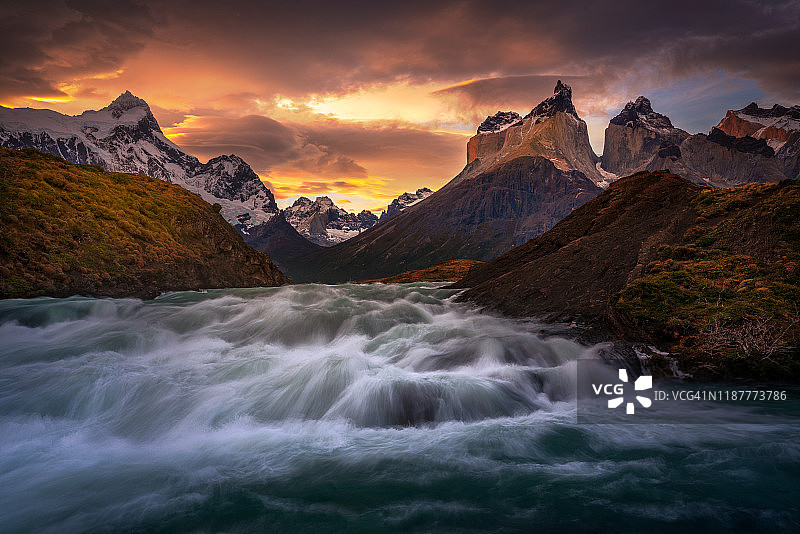 萨尔托格兰德瀑布图片素材