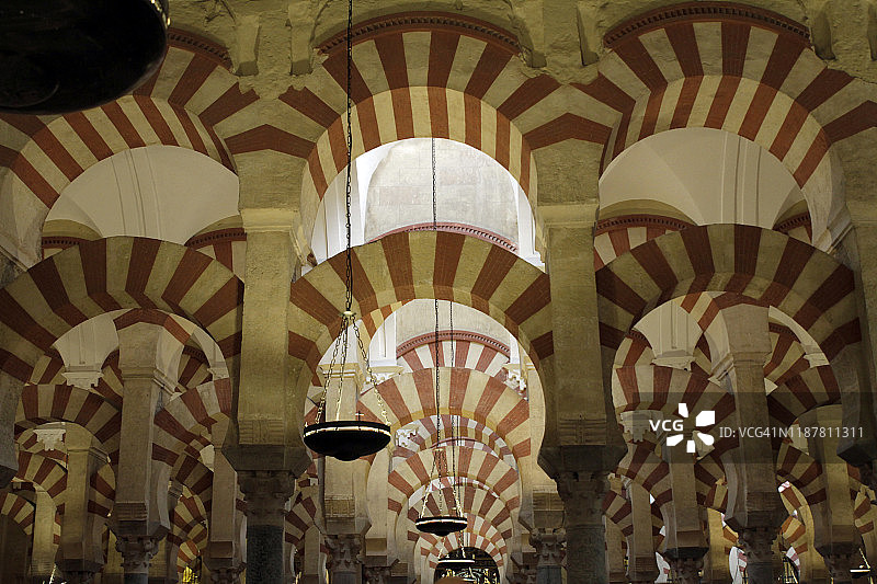 西班牙科尔多瓦清真寺主教座堂廊柱图片素材