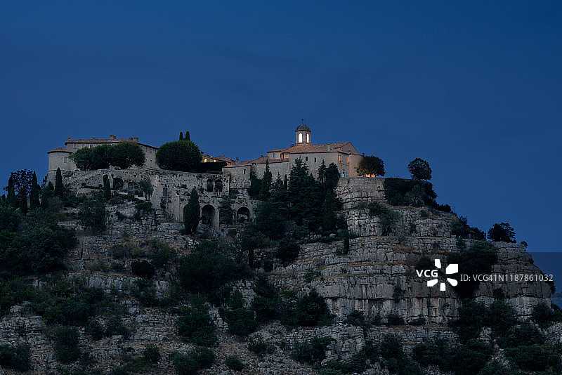 蓝色时刻的古尔东照片，法国里维埃拉，法国图片素材