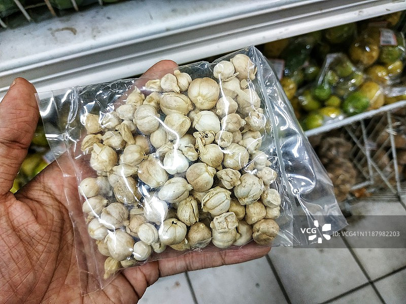 塑料包裹的豆蔻图片素材