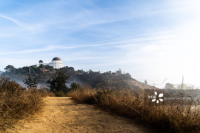 日出时分的格里菲斯公园天文台小径图片素材