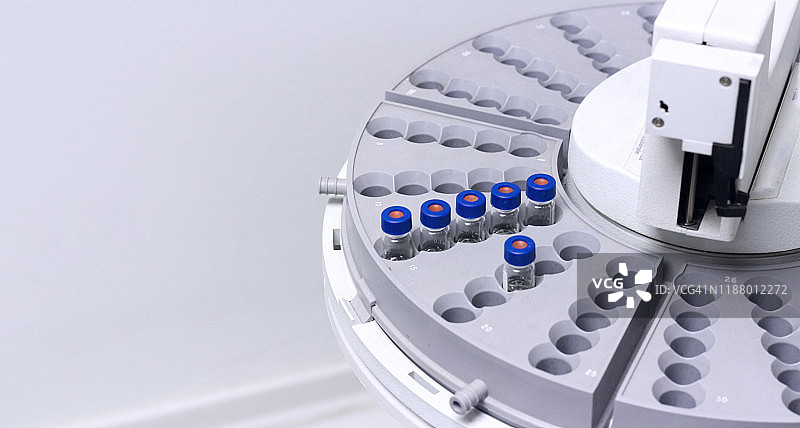 实验室概念：具有复制空间的自动气相色谱仪采样器图片素材