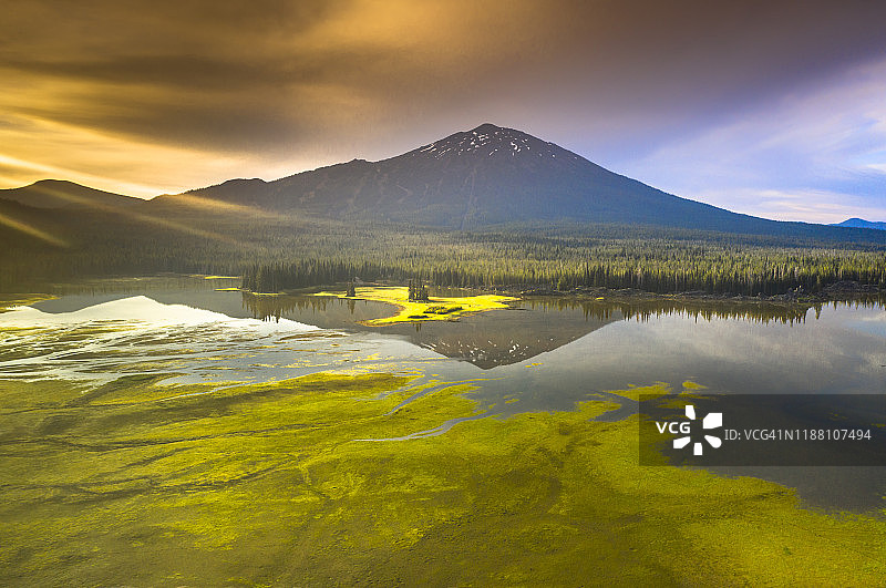 托德湖和单身汉山，美国俄勒冈州图片素材