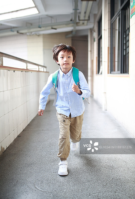 回到学校图片素材