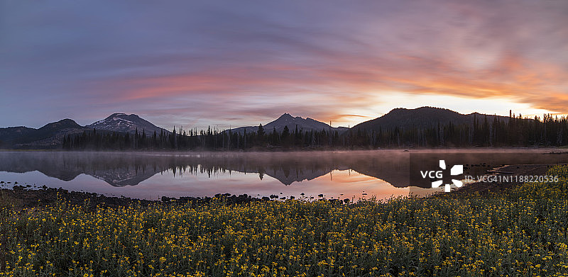 俄勒冈州斯帕克斯湖的宁静时刻图片素材