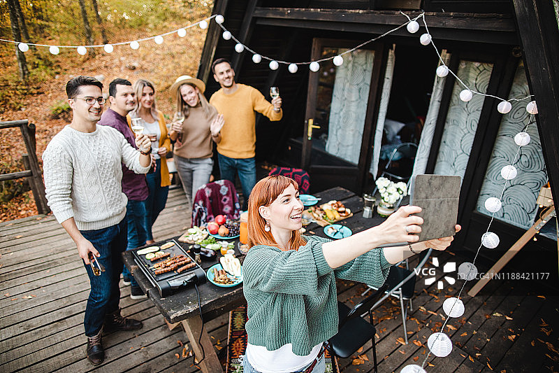 门廊上难忘的早午餐图片素材