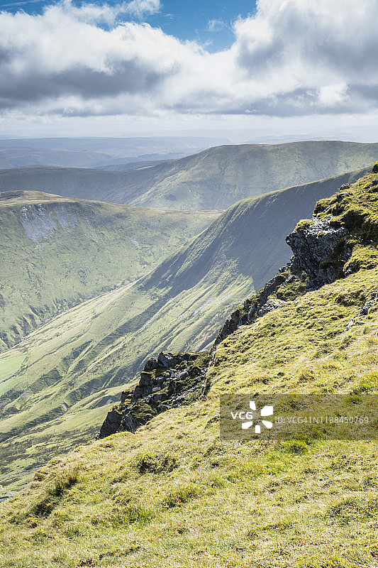从山上眺望斯诺多尼亚 Aran Fawddwy 山顶图片素材