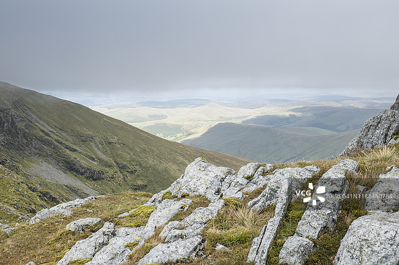 从山上眺望斯诺多尼亚 Aran Fawddwy 山顶图片素材