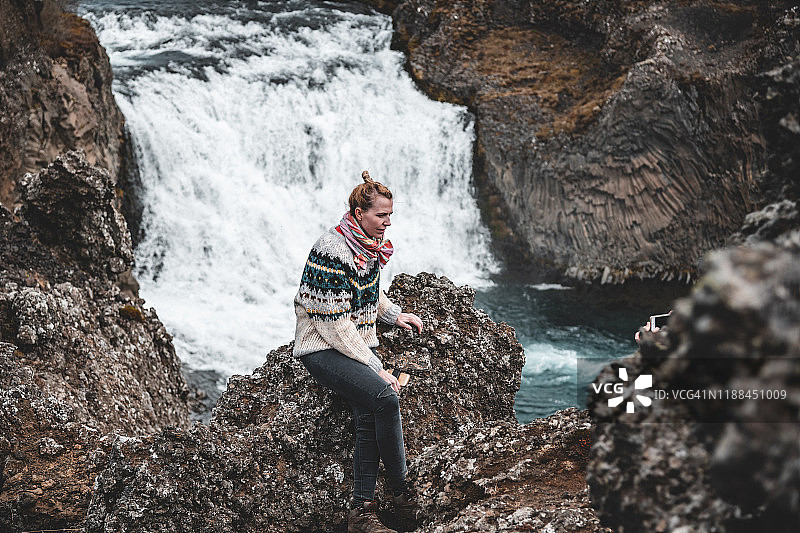 摆姿势拍照图片素材