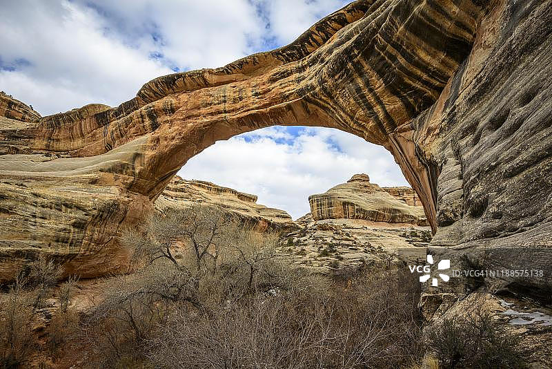 锡帕普桥，天然拱门，美国犹他州天然桥梁国家纪念碑图片素材