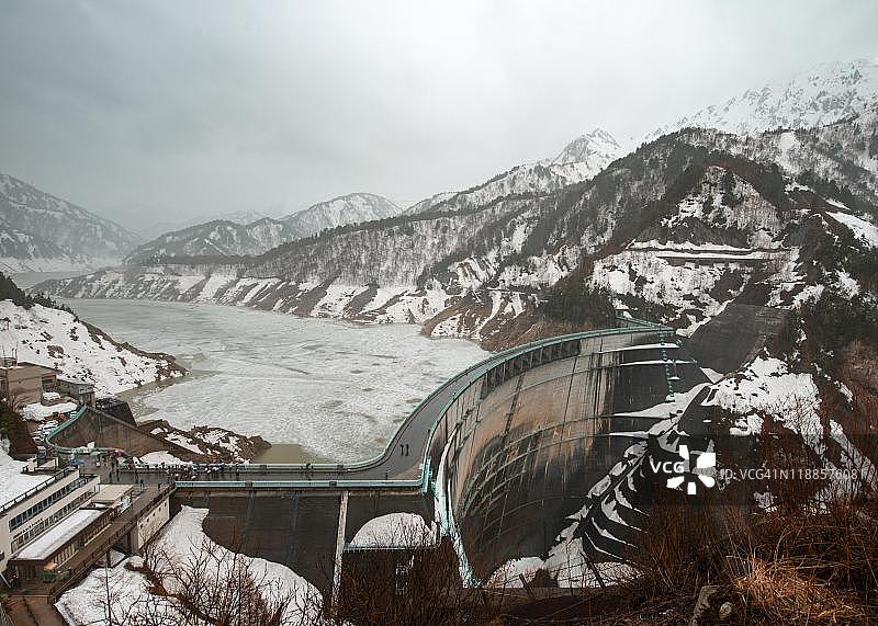 日本立山黑部阿尔卑斯山脉路线黑部水库图片素材