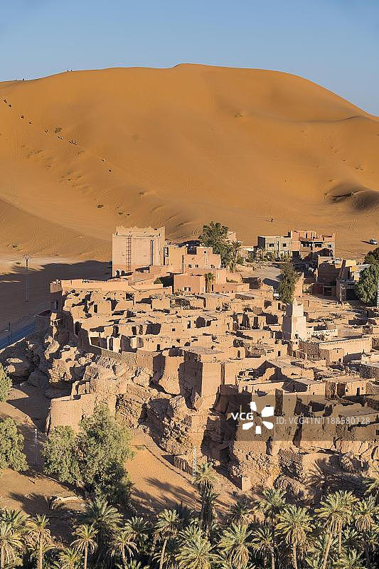 阿尔及利亚西部塔吉特绿洲沙丘鸟瞰图片素材