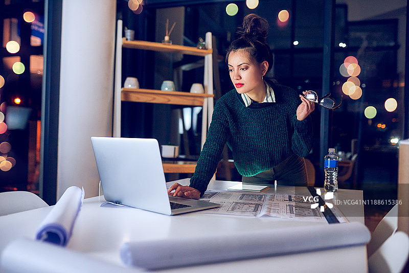 她有远见卓识图片素材