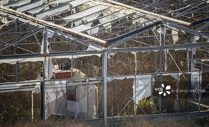 正在分解的塑料温室图片素材