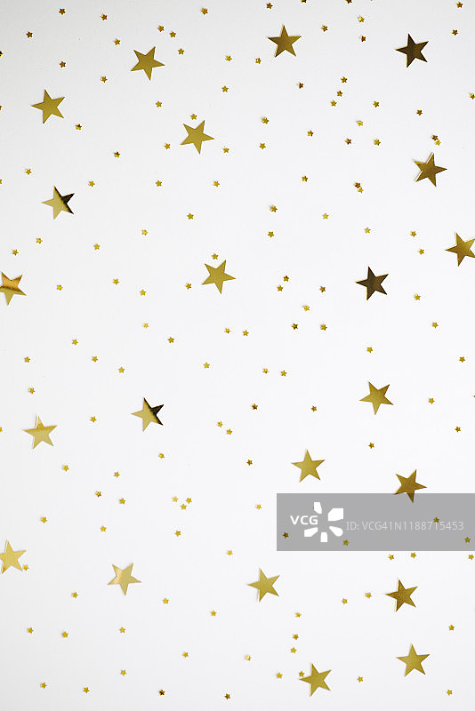 白色背景上的金色星星图片素材