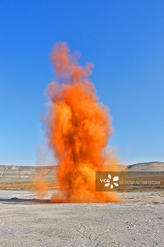 彩色橙色烟雾弹图片素材