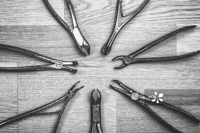 老式医用钳子图片素材