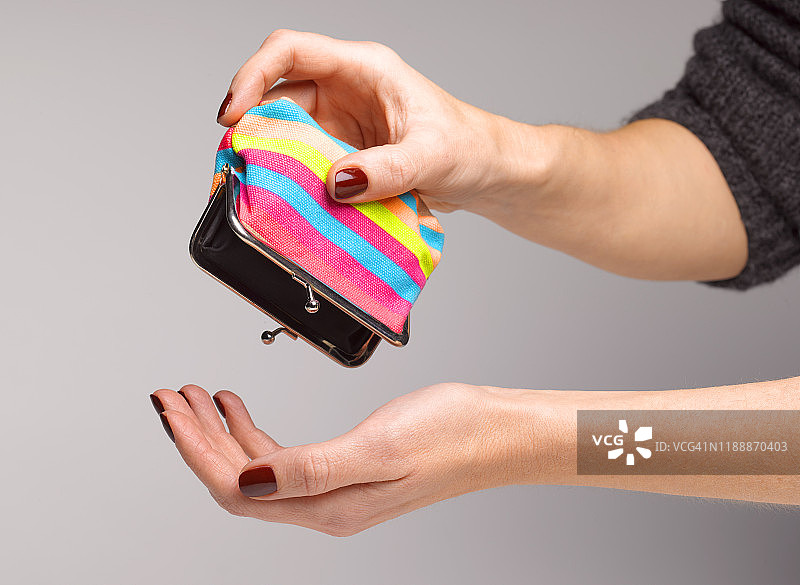 贫困，身无分文的妇女图片素材