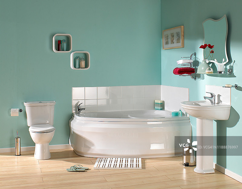 宽敞的豪华浴室图片素材