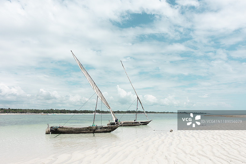 迪亚尼海滩的渔船图片素材