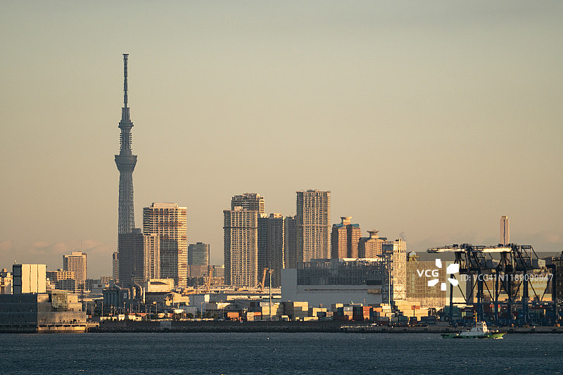 日本东京晴空塔与东京湾图片素材