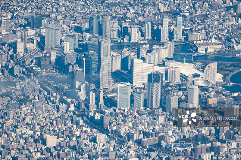 飞机航拍的日本神奈川县横滨市图片素材