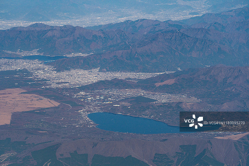 从飞机上俯瞰日本山梨县的山中湖图片素材