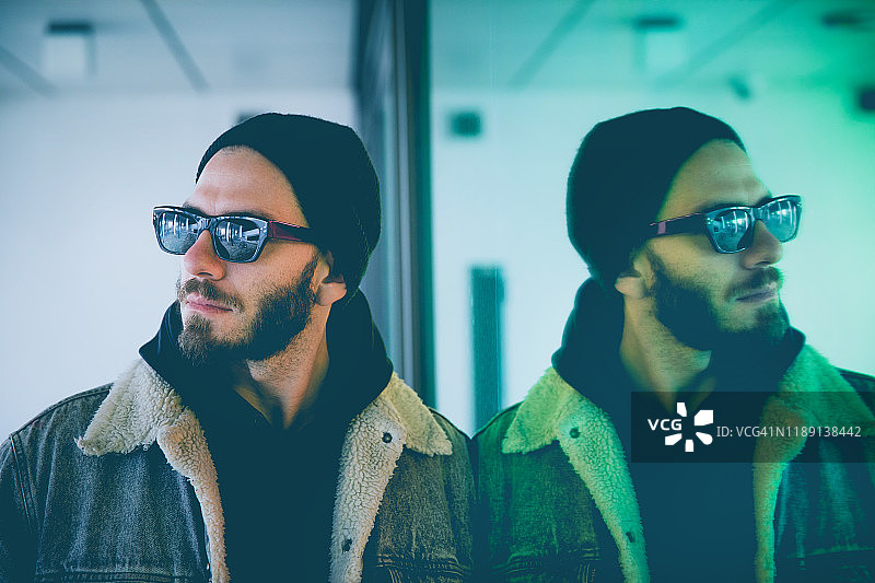 年轻人的肖像图片素材