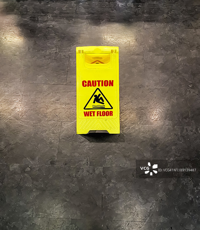 湿滑地面警示标志图片素材
