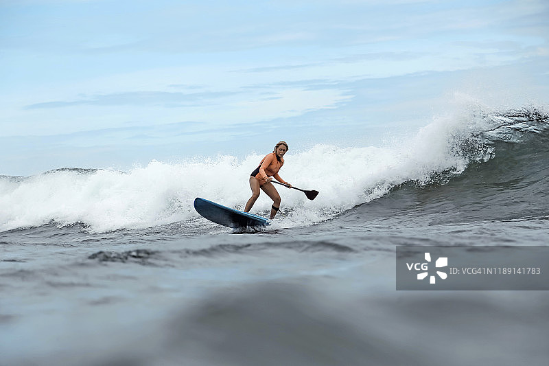 冲浪女人图片素材