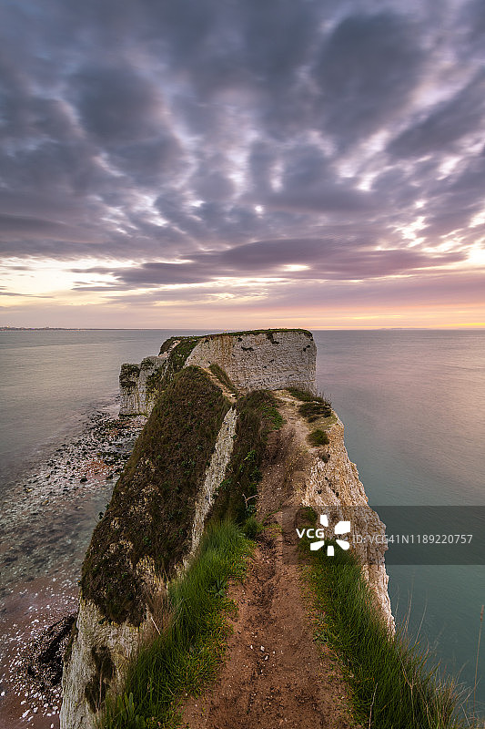 日出时分的英格兰多塞特郡老哈里岩石图片素材
