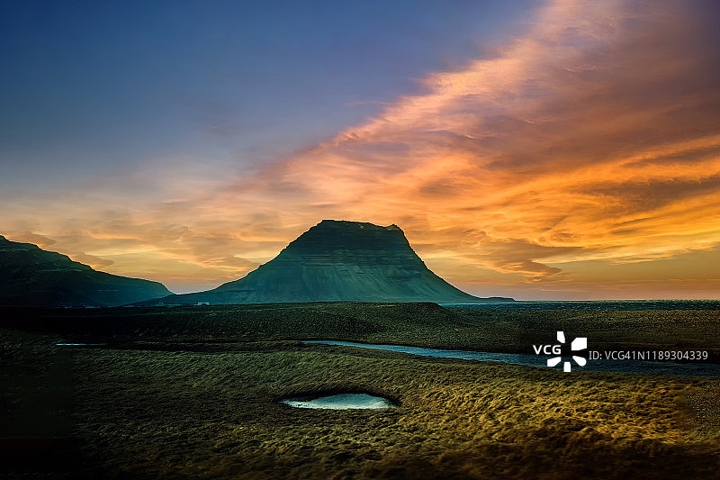 冰岛教堂山风光：夏季自驾游路线美景图片素材