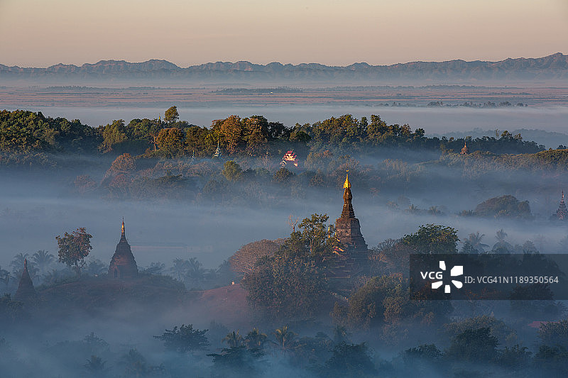 妙乌市佛塔图片素材