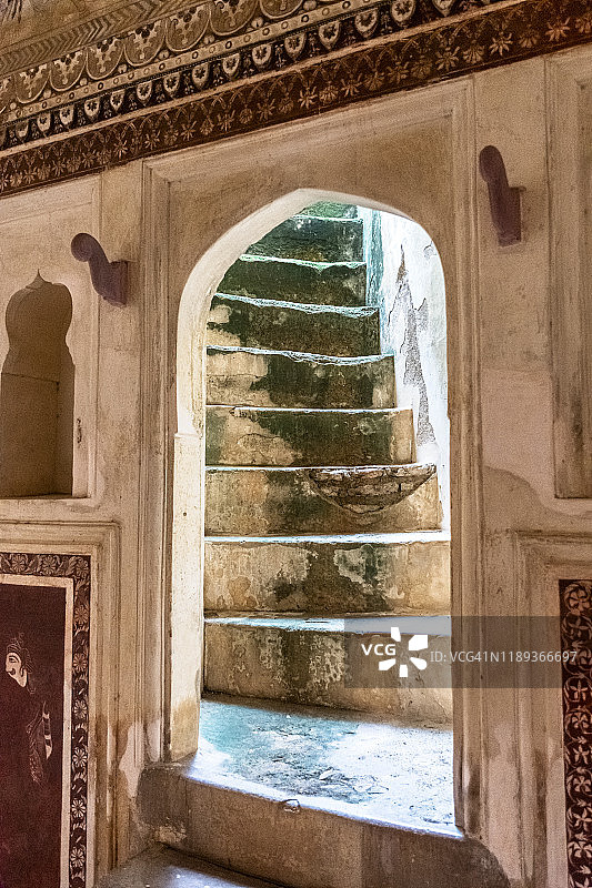 印度中央邦奥尔恰拉克希米纳拉扬神庙的墙壁壁画图片素材