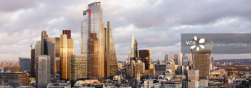 伦敦现代城市天际线鸟瞰图片素材