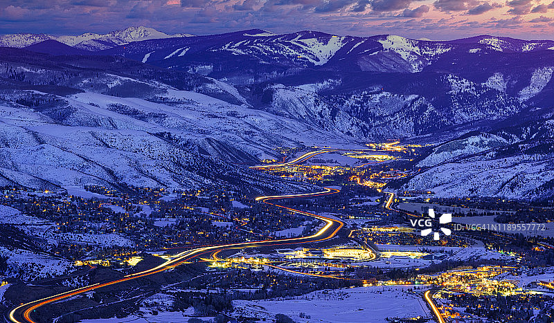 日落时分的韦尔山谷景观图片素材