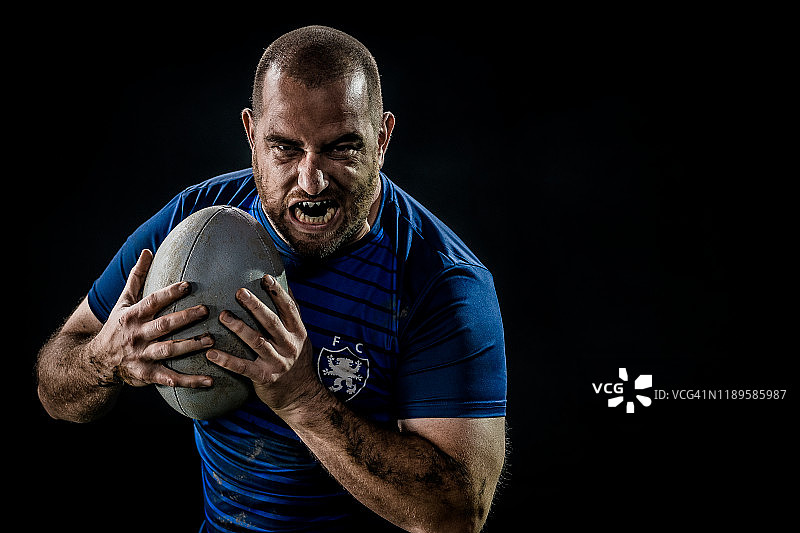 橄榄球运动员持球图片素材