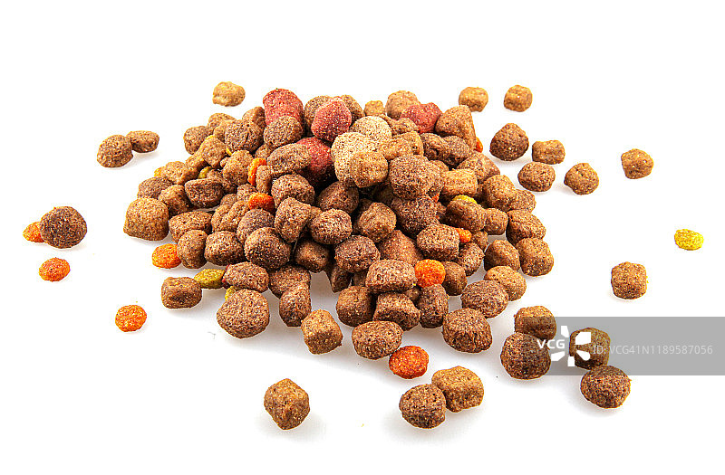 白色背景下的干宠物食品图片素材