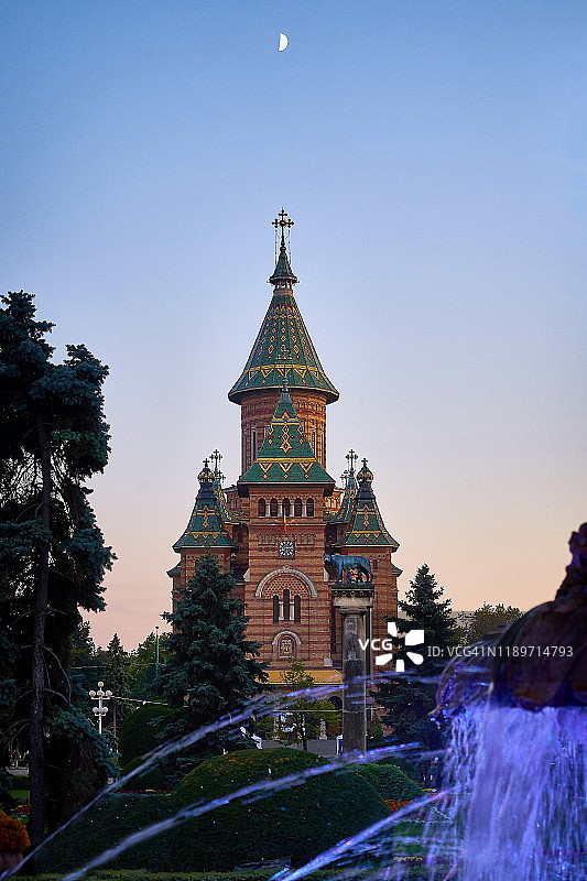 罗马尼亚蒂米什瓦拉胜利广场上的东正教主教座堂图片素材