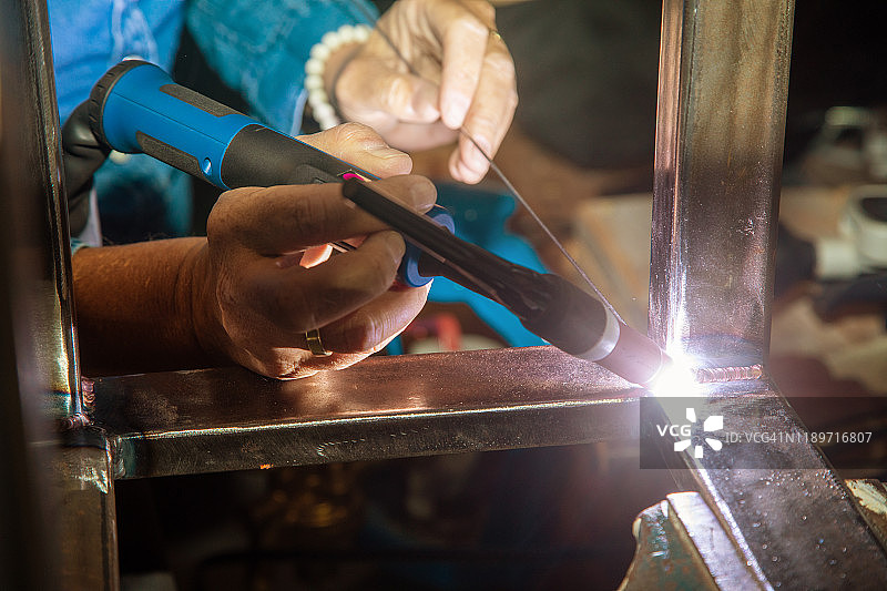 女TIG焊工图片素材