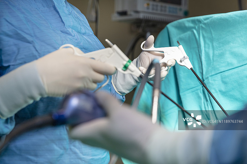 医生在手术室做手术图片素材