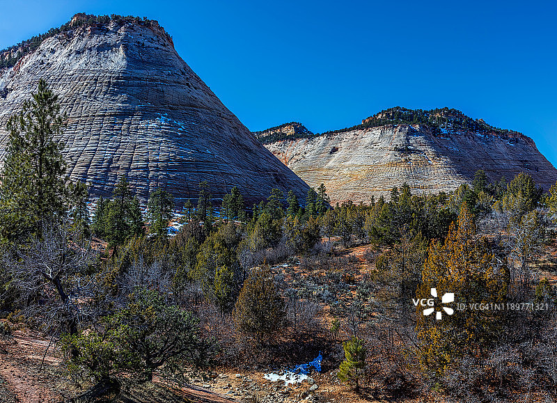 棋盘台地和周围的景色图片素材