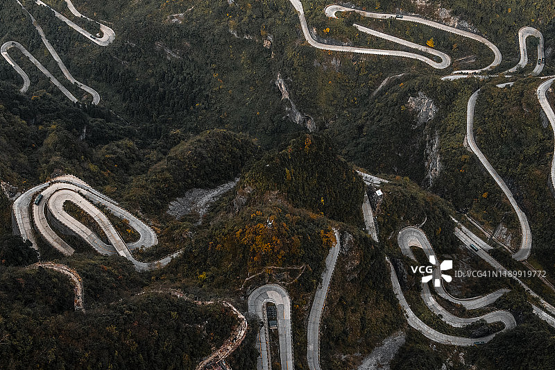 张家界天门山的蜿蜒道路图片素材
