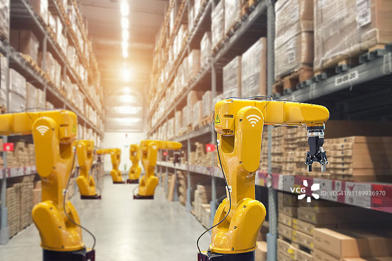 自动机器人机械臂在临时存储中工作图片素材