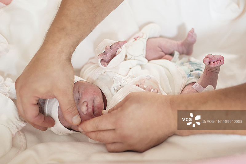 新生儿和医生图片素材