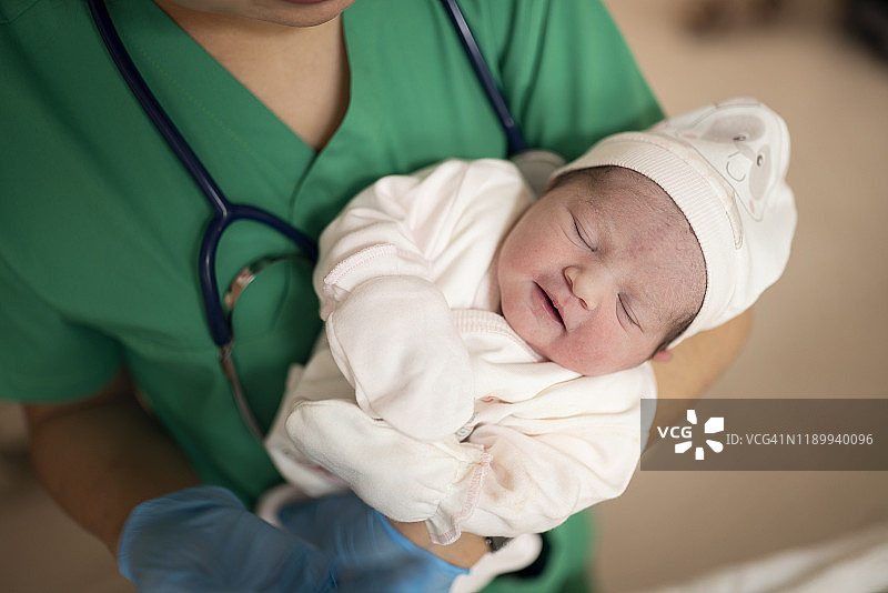 新生儿和医生图片素材