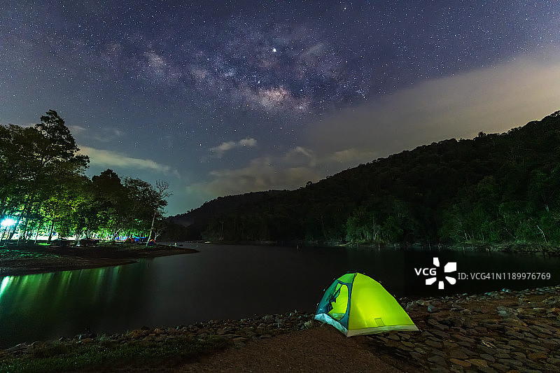 泰国夜丰颂府Pang Ung的银河图片素材