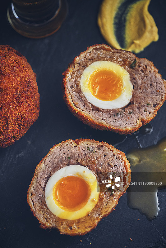 英式苏格兰炸蛋配芥末图片素材