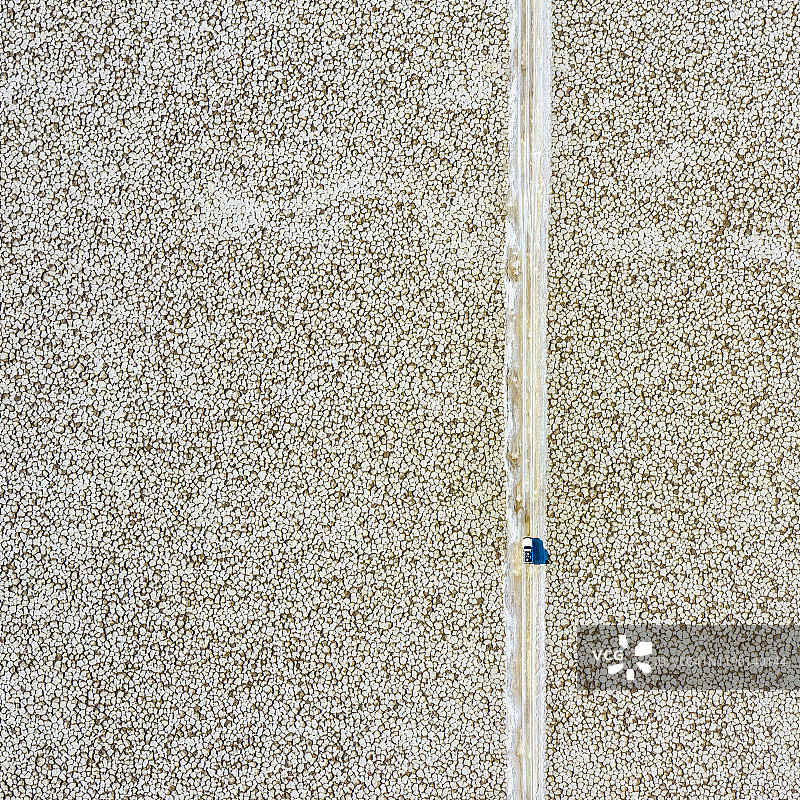 航拍：埃塞俄比亚北部达纳基勒洼地的达洛尔盐滩图片素材